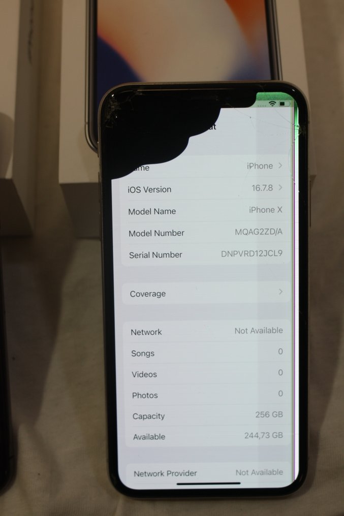 Nice Apple find: Lot of 2 iPhone X - Both in original box - 256GB - iPad #4.3