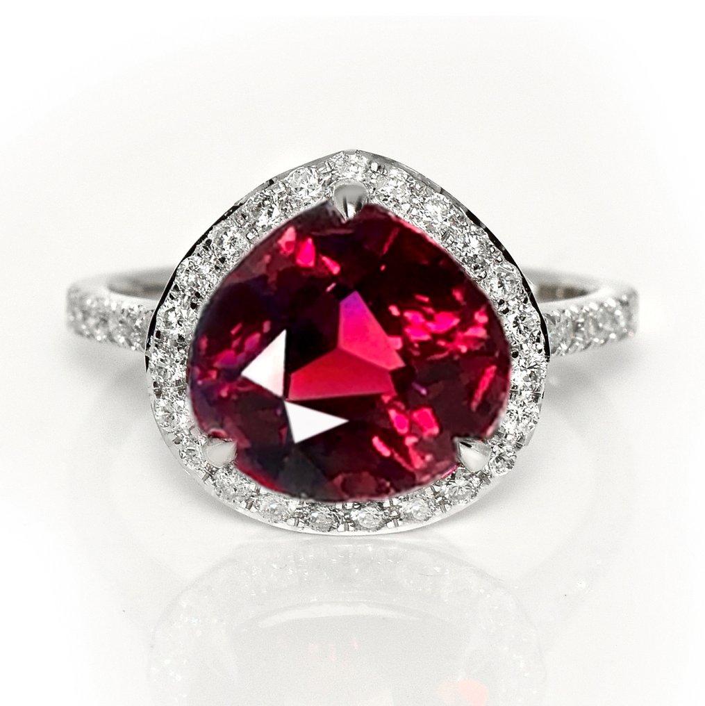 χωρίς τιμή ασφαλείας - Δαχτυλίδι - 14 καράτια Λευκός χρυσός, IGI 5.06 ct Έντονο Βαθύ Μωβ-Ροζ -  5.59ct. tw. Γρανάτης - Διαμάντι #1.0