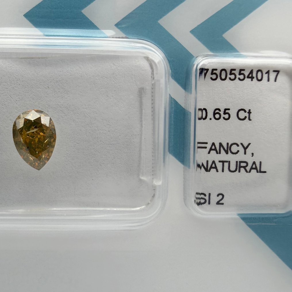 沒有保留價 - 1 pcs 鑽石 (天然彩色) - 0.65 ct - 梨形 - Fancy 淡綠色 橙色, 黃色 - SI2 - 國際寶石學院(International Gemological Institute (IGI)) #4.3