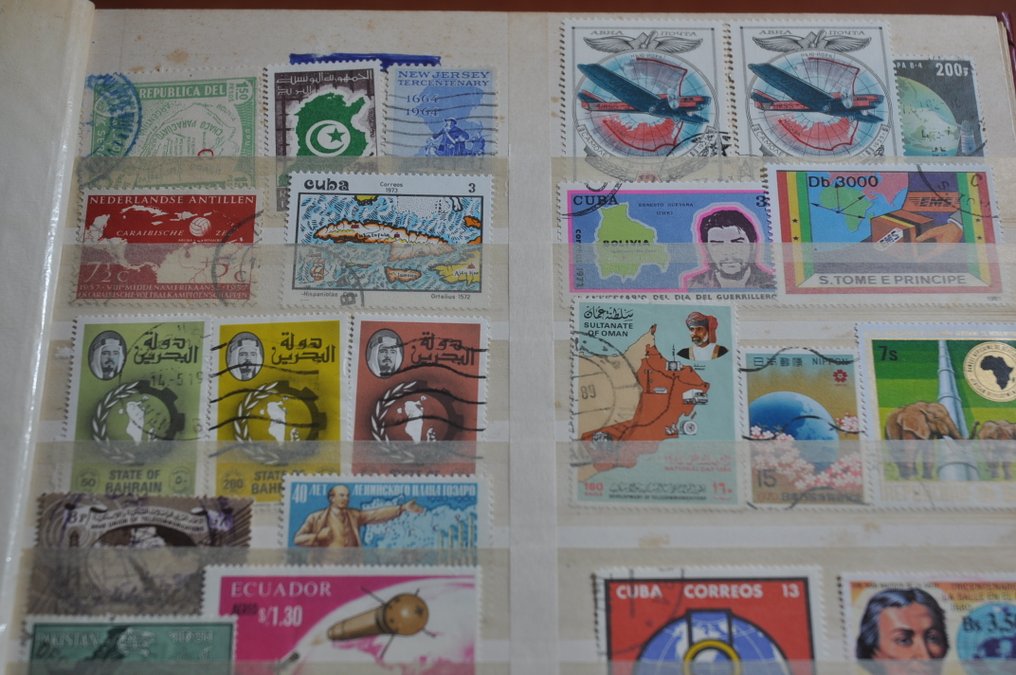 世界  - 查找组，涉及多个国家，放在一堆藏书册中（247 张照片）。 #2.1