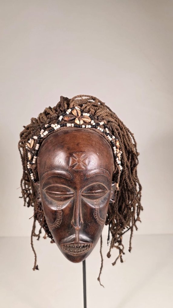 Máscara de madeira, e ráfia - Tchokwe - Angola (Sem preço de reserva) #1.0