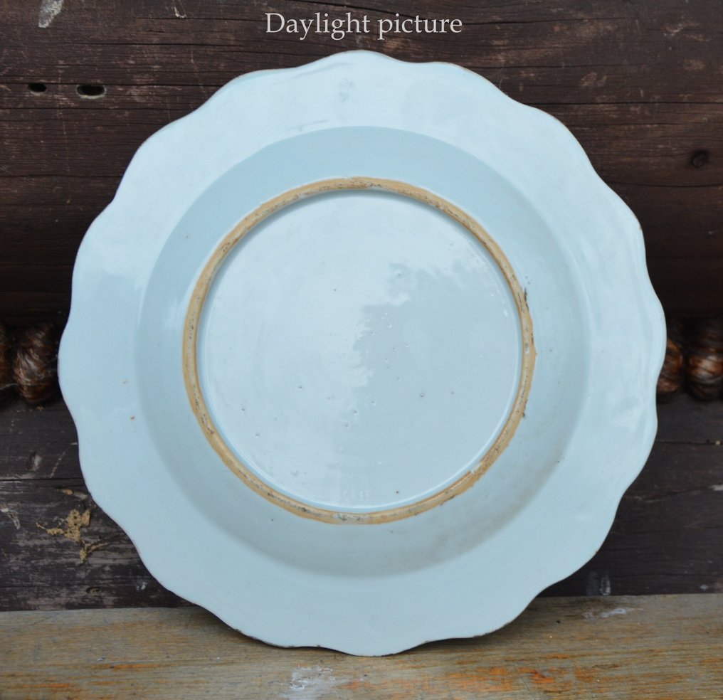 一只粉彩花形盘子 - 瓷 - 中国 - 清朝（大清），乾隆时期（1735-1796，乾隆），18世纪 #3.2