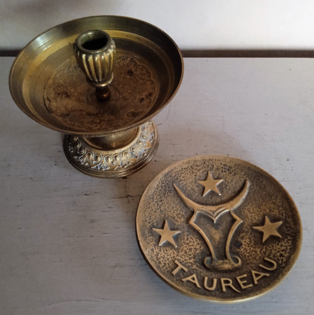 Max Le Verrier - 煙灰缸 - TAUREAU Série ZODIAQUES Réf: N°536 - 金色铜绿 - 绿色 #1.0