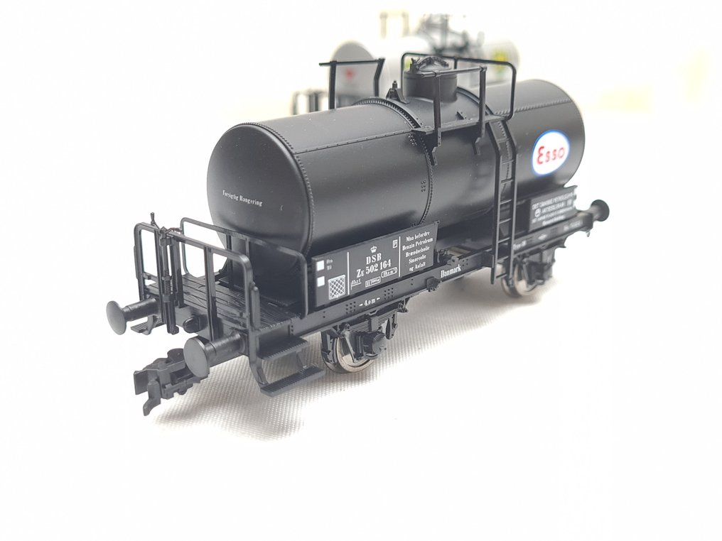 Fleischmann H0 - 5811 07 K - Σετ τρένου μοντελισμού μεταφοράς εμπορευμάτων (1) - BP και Esso ketelwagens - DSB #3.2