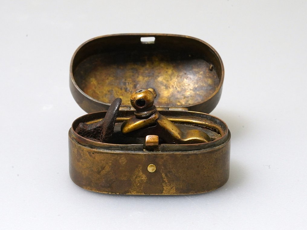 Flint Netsuke σε άριστη λειτουργική κατάσταση. - μέταλλο - Ιαπωνία - Edo Period (1600-1868) #1.0