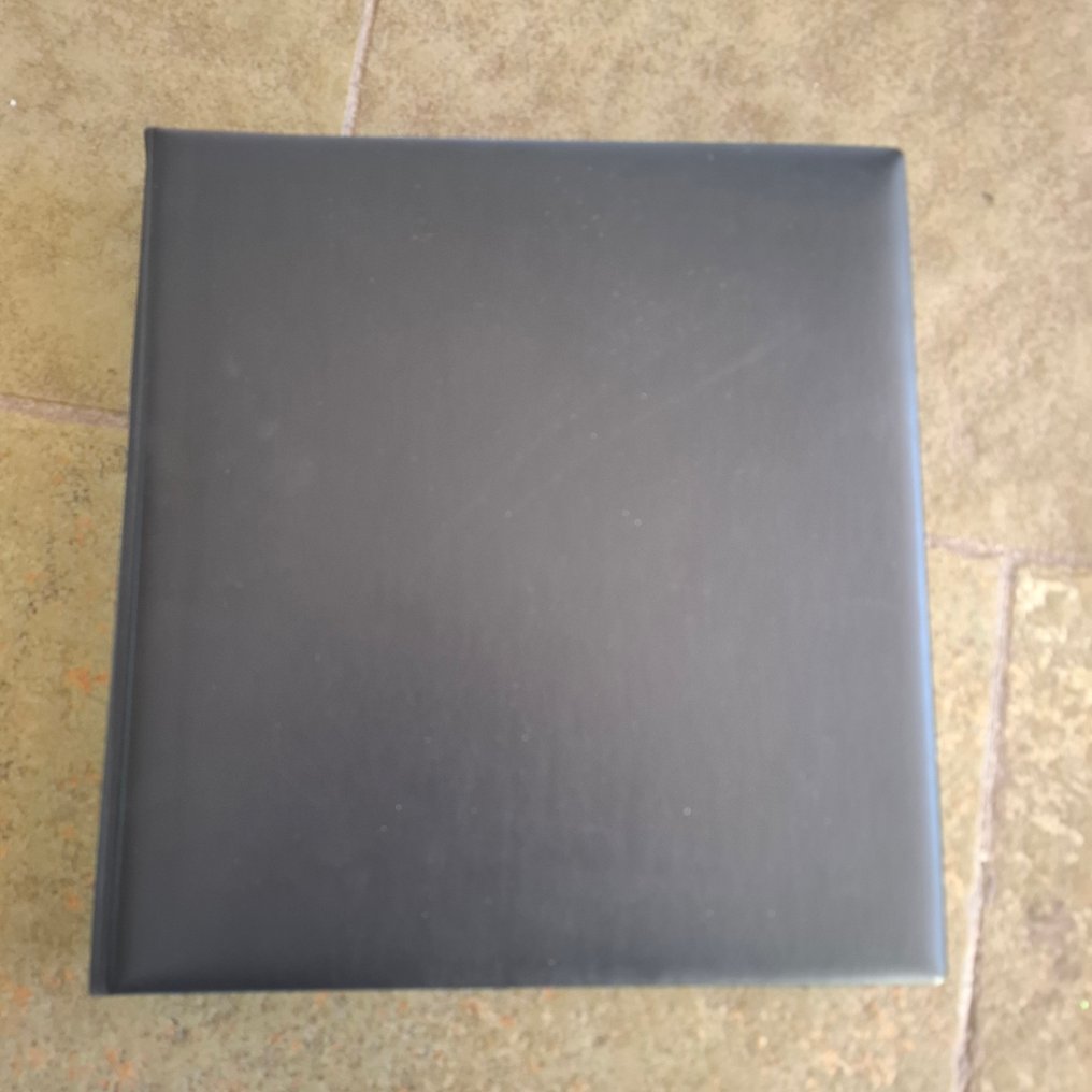 αξεσουάρ  - 3 πολυτελή άλμπουμ Lindner-T (μαύρα), καθένα με διπλής όψης φύλλα με 3 θήκες (20×), σαν καινούρια. #3.2