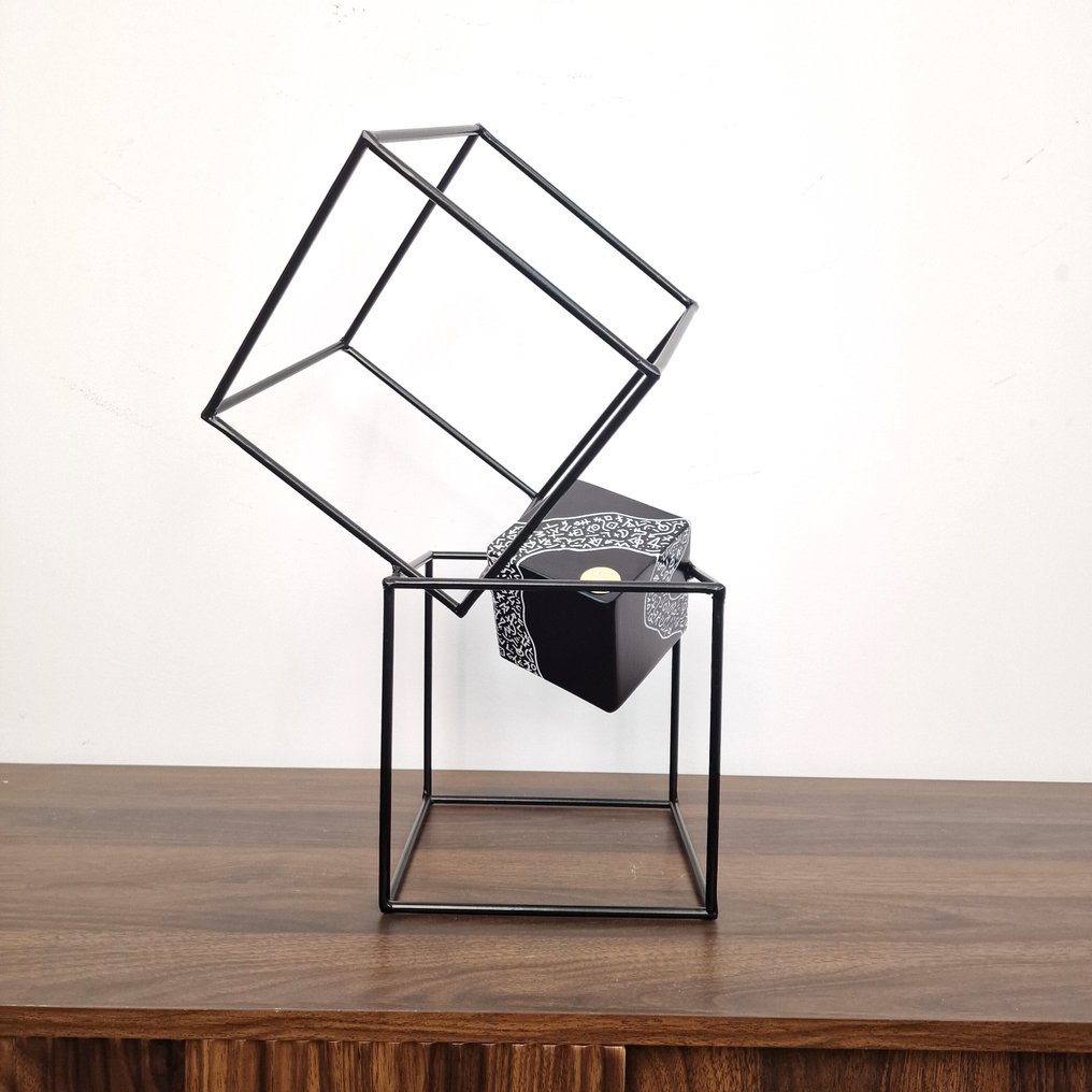 José Soler Art - Tri Cubes-Papyrus. Matt Black - NO Reserve #1.0