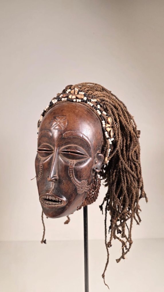 Máscara de madeira, e ráfia - Tchokwe - Angola (Sem preço de reserva) #3.2