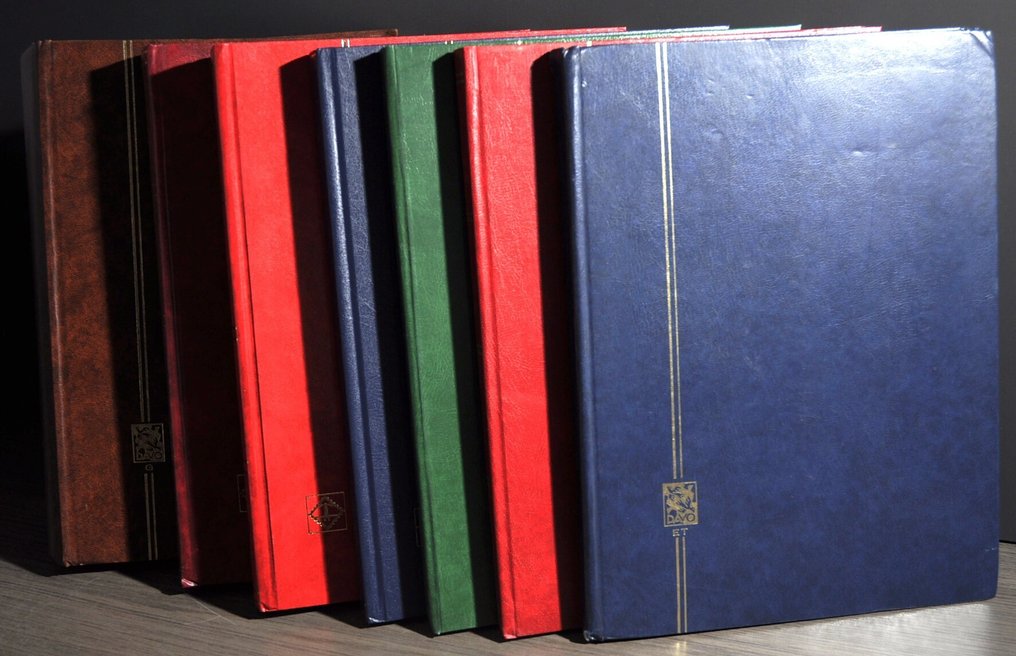 Tilbehør - 7 lagringsbøker med hvite sider i pen stand. #1.0