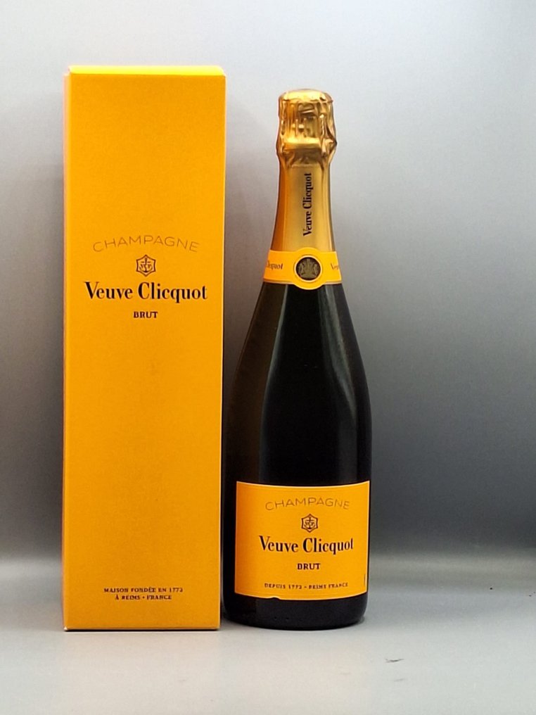 Veuve Clicquot, Veuve Clicquot Brut - Champagne Brut - 2 Pullot (0.7 L) #3.2