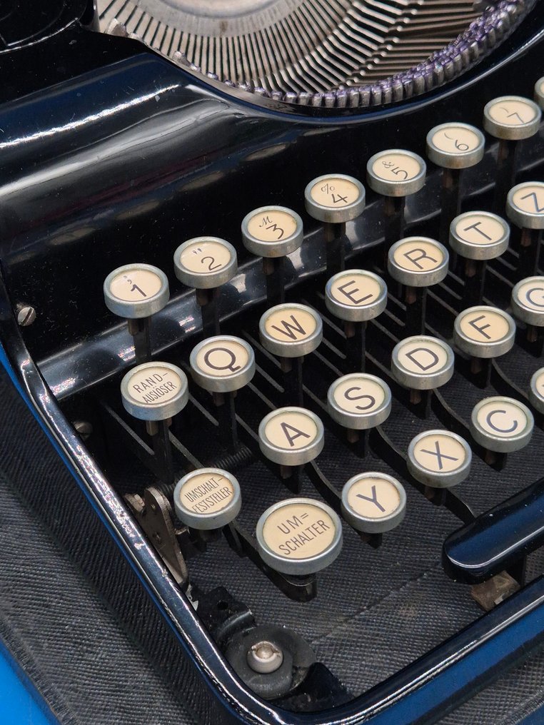 Olympia – mechanische Schreibmaschine – im Originalkoffer - Typewriter - 1960-1970 #1.0