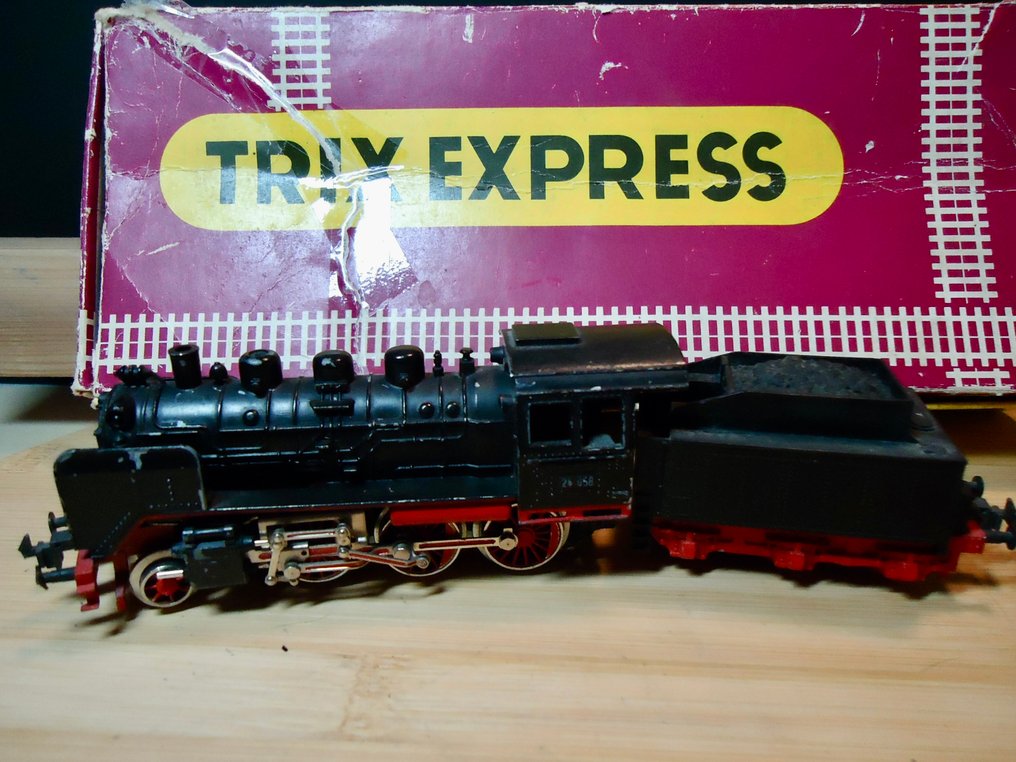 Trix Express H0 - 2202/23863/33467/33508 - 模型火車 (4) - 牵引机车 Br 24 及 3 辆货车 - DB #1.0