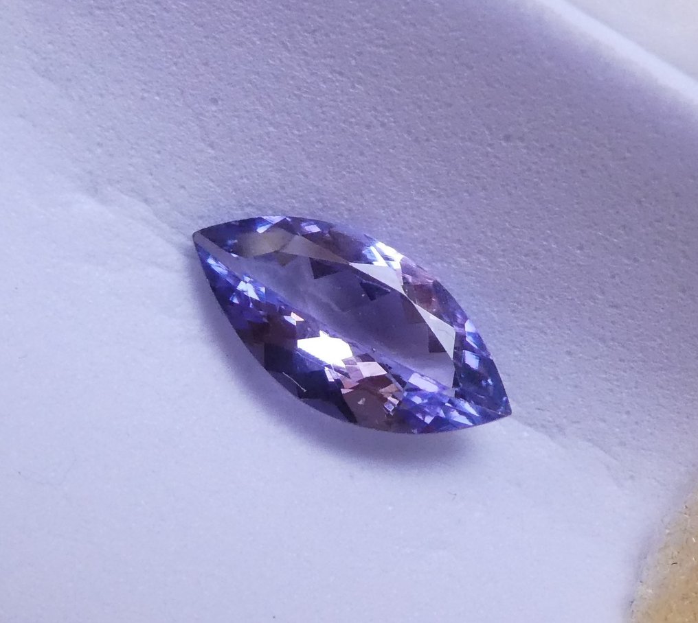 Ingen mindstepris Tanzanit  - 1.37 ct - Instituto Gemólogico Español (IGE) #3.2