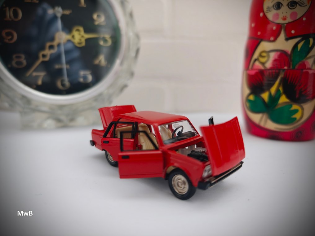 tantal / novoexport 1:43 - 模型汽车 - Lada 2105 - A39 #4.3