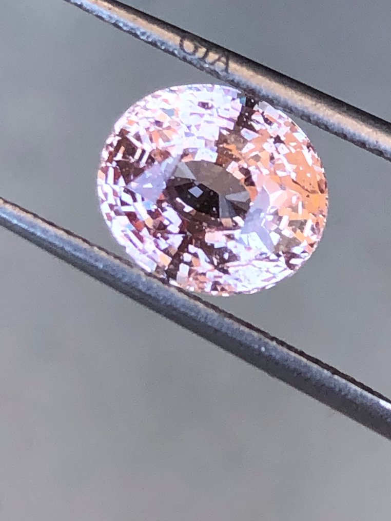 1 pcs  粉色 蓝宝石  - 4.11 ct - 美国宝石研究院（GIA） #4.3