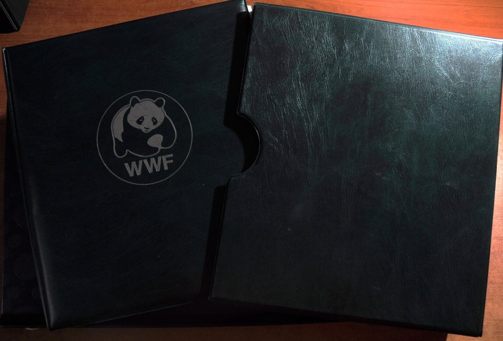 WWF  - Συλλογή μετα-εκτυπωμένων σειρών και άγραφων καλυμμάτων σε 3 ειδικά άλμπουμ WWF με κασέτες. #2.1