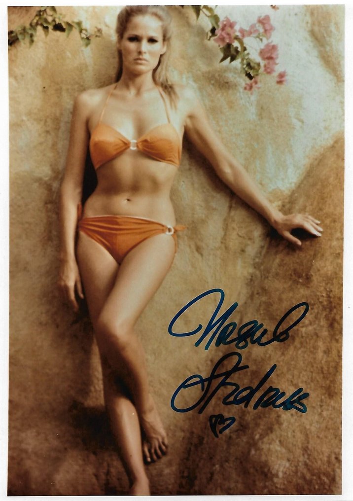 Ursula Andress - Autographed Photo "Honey ryder" in Dr No James Bond 007 with b'bc COA. #1.0