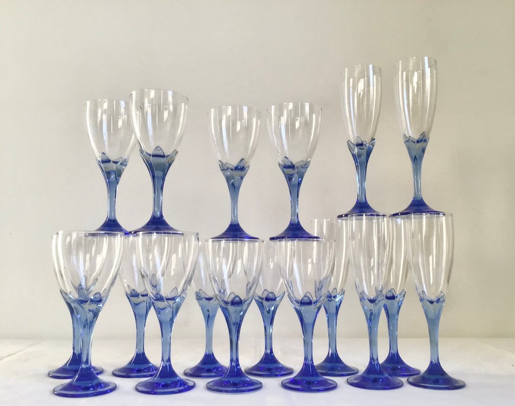 Υπηρεσία ποτού (18) - Retro - Κλασικό και γοητευτικό γαλλικό σχήμα τριαντάφυλλου για σαμπάνια και ποτήρια κρασιού. #1.0