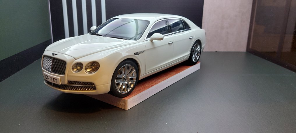 Kyosho 1:18 - Modelauto - Bentley Flying Spur W12 (Glacier White) #2.1