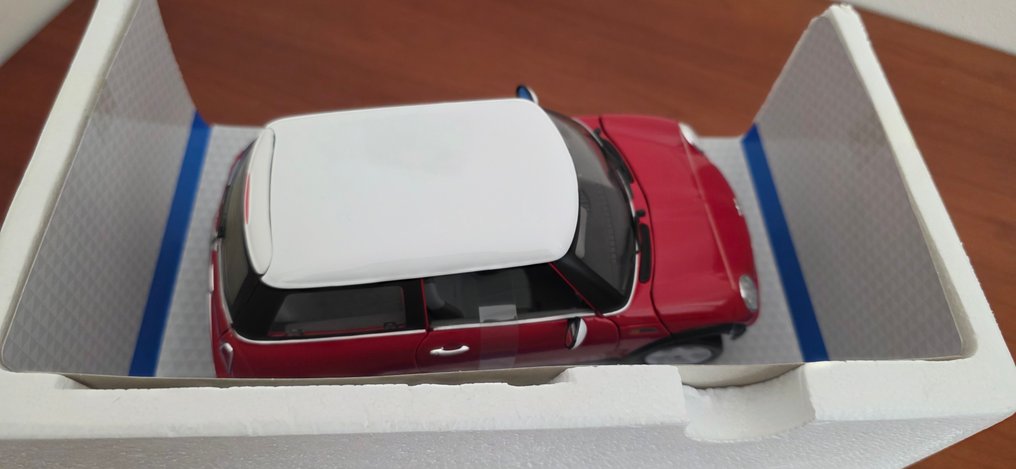 Bburago 1:18 - 模型汽车 - Mini Cooper (2001) #3.2