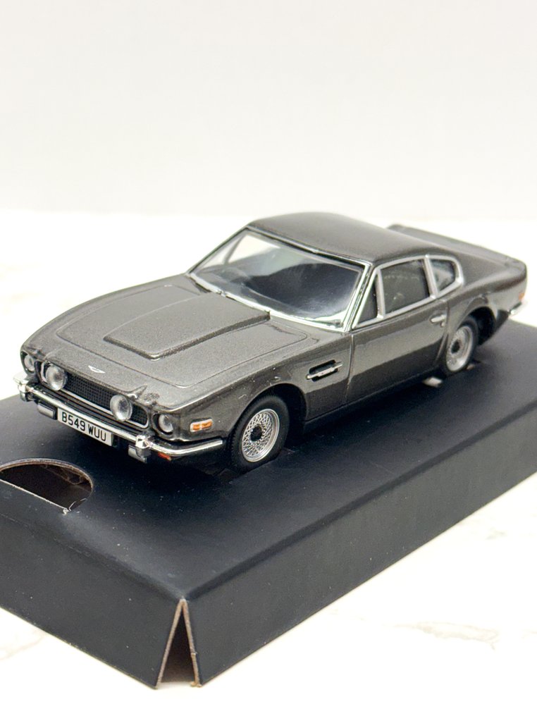 Corgi 1:43 - Modelbil - No Time to Die – Aston Martin V8 (1977) #1.0