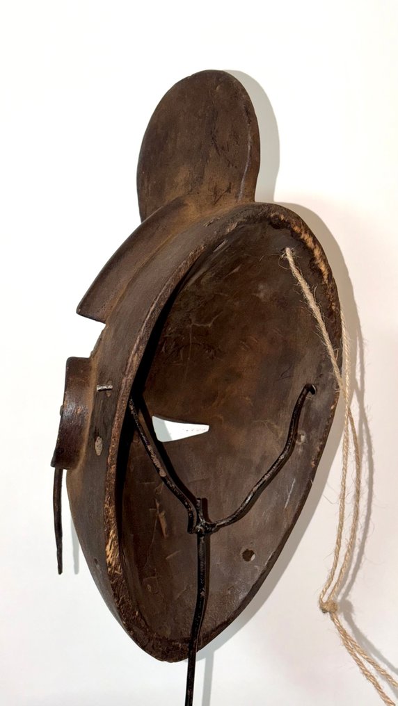 Ξύλινη τελετουργική μάσκα Baoulé με μεταλλική διακόσμηση. - Baule - Ακτή Ελεφαντοστού  (χωρίς τιμή ασφαλείας) #3.2
