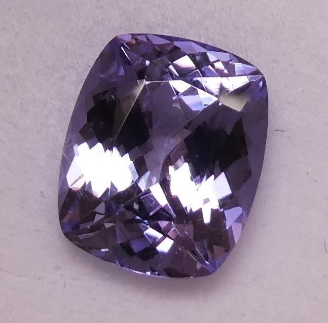 Tanzanite  - 4.55 ct - Instituto Gemólogico Español (IGE) #1.0