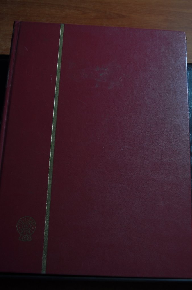 世界  - 查找组，涉及多个国家，放在一堆藏书册中（247 张照片）。 #1.0