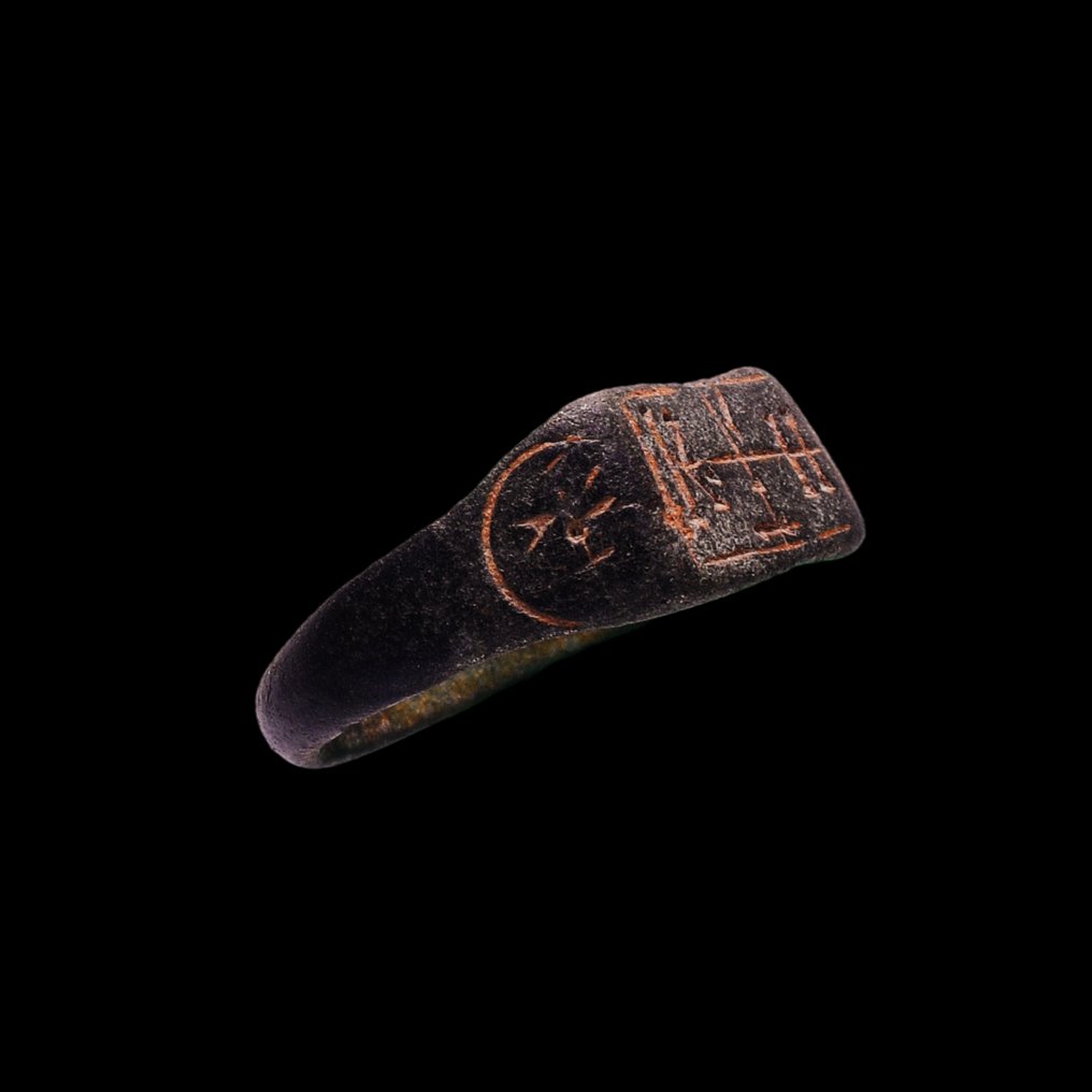 Βυζαντινή Μπρούντζος Πολύ όμορφο δαχτυλίδι με μονογράμματα και φυλαχτό με σταυρούς.  (χωρίς τιμή ασφαλείας) #1.0