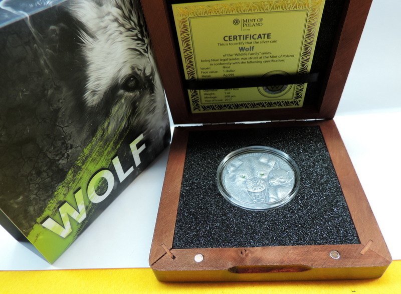 Νιούε. 1 Dollar 2017 "Wolf" 1 oncia di argento puro con pietre FDC/BU  (χωρίς τιμή ασφαλείας) #1.0