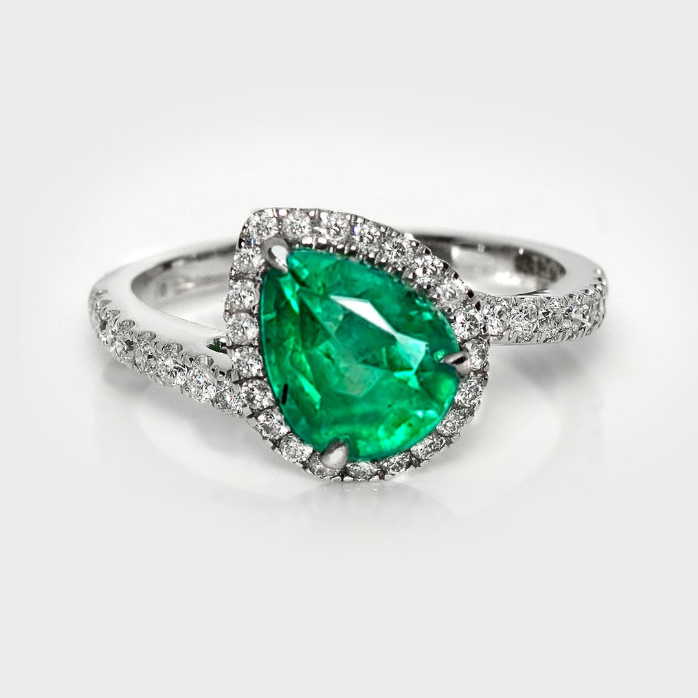 沒有保留價 - 戒指 - 14 克拉 IGI 1.94 克拉赞比亚轻微油润浓郁绿色, 白金 -  2.39ct. tw. 祖母綠 - 鉆石 #1.0