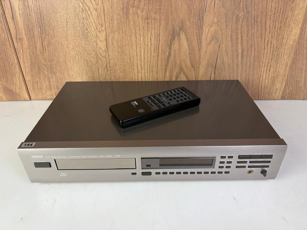 Yamaha - CDX-730E CD player #2.1