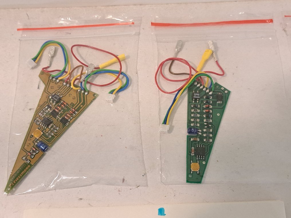 Viessmann H0 - 5231/5 - Model train tracks (4) - 3x decoder for switch and 1x decoder for 3-way switch. #1.0