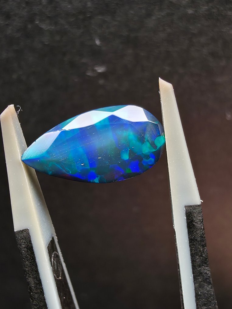 1.53克拉黑色欧泊 多面 - 高度: 12.8 mm - 闊度: 6.7 mm- 0.31 g #4.3