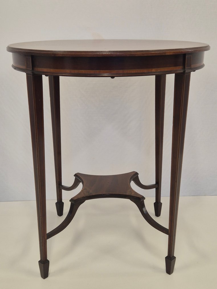 Sivupöytä - Mahonki - Upeaa viilutyötä #1.0