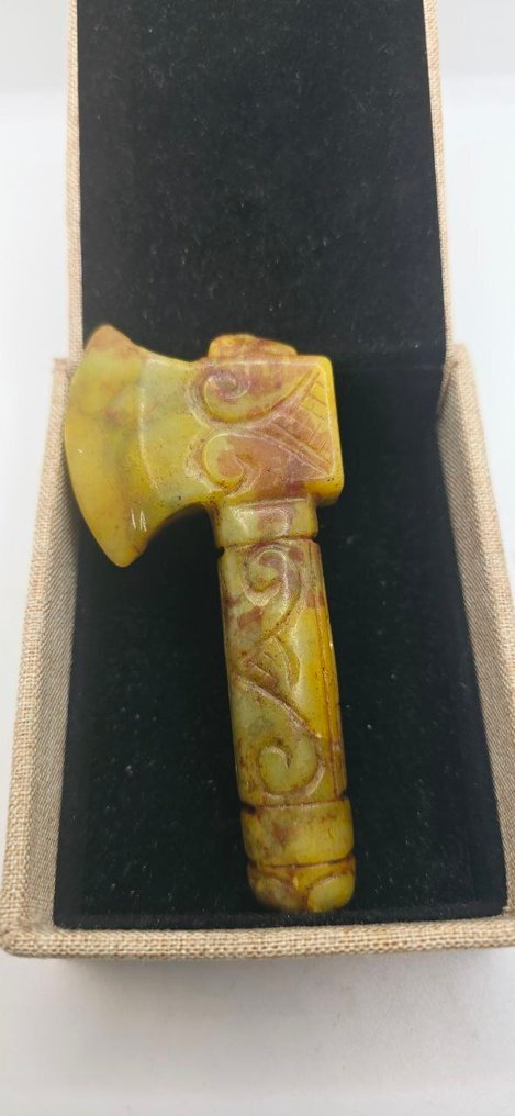 Amulett, das Glück und gutes Glück anzieht. - Amulett - Nephritis-Axt-Amulett #1.0