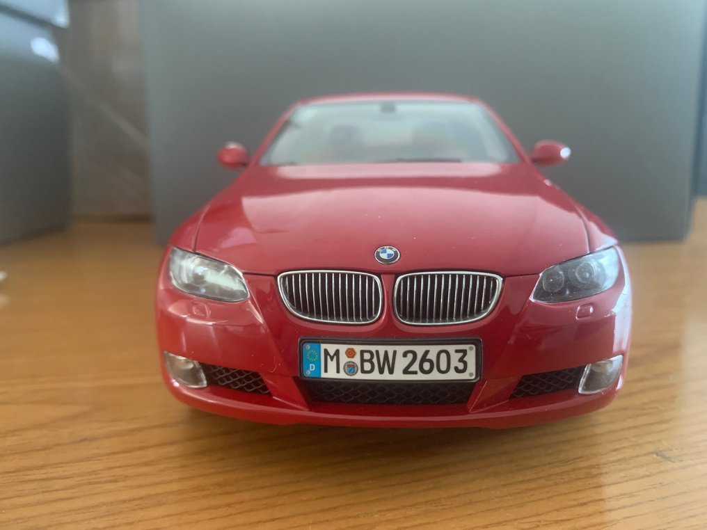 Kyosho 1:18 - Modellbil - BMW 3 Series Coupé E92 #2.1