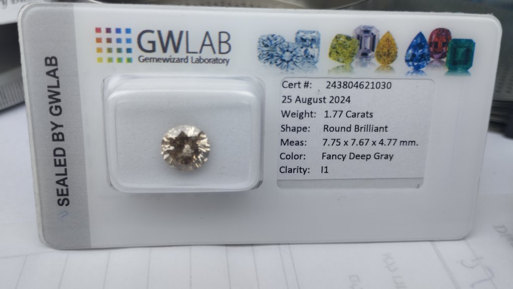 1 pcs Diamant (Naturfarvet) - 1.77 ct - Rund - Fancy deep Grå - I1 - Gemewizard Gemological Laboratory (GWLab) #3.2