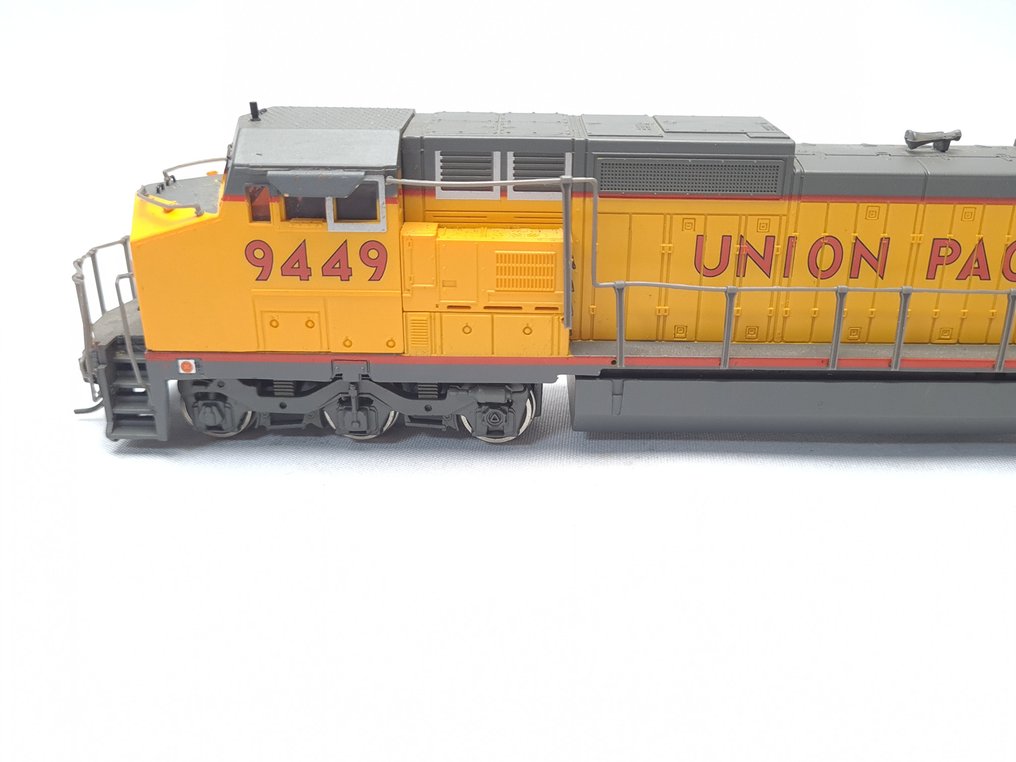Spectrum H0 - 86014 - Diesellocomotief (1) - GE DASH 8-40CW #9449 - Union Pacific Railroad #2.1