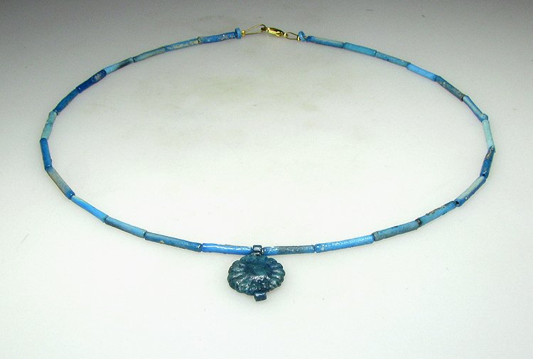 Αρχαία Αίγυπτος, Νέο Βασίλειο Faience Φοριέται υπέροχο αιγυπτιακό κολιέ με λουλούδι από φαιάνς - από μια παλιά γερμανική συλλογή. - 450 mm #2.1