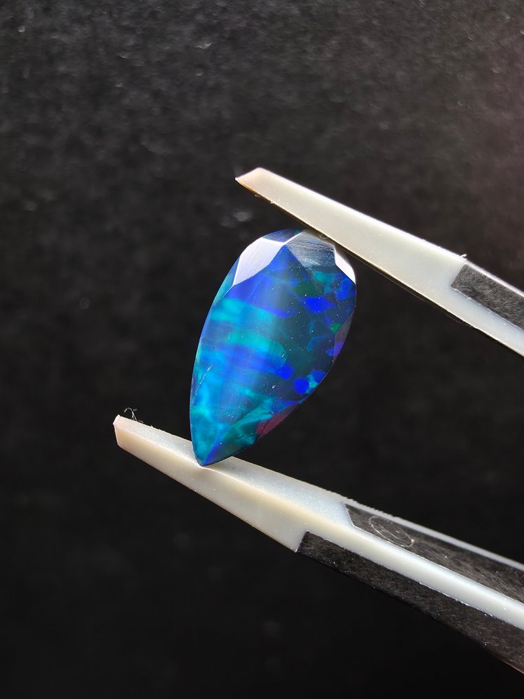 1.53克拉黑色欧泊 多面 - 高度: 12.8 mm - 闊度: 6.7 mm- 0.31 g #2.1