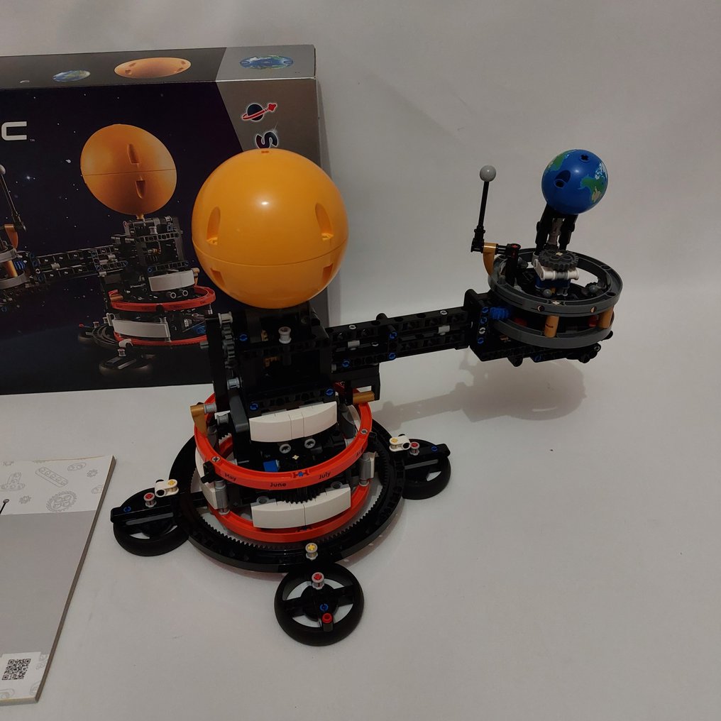 Lego Set - Technic - Lego 42179 Planet Earth and Moon in Orbit #3.2