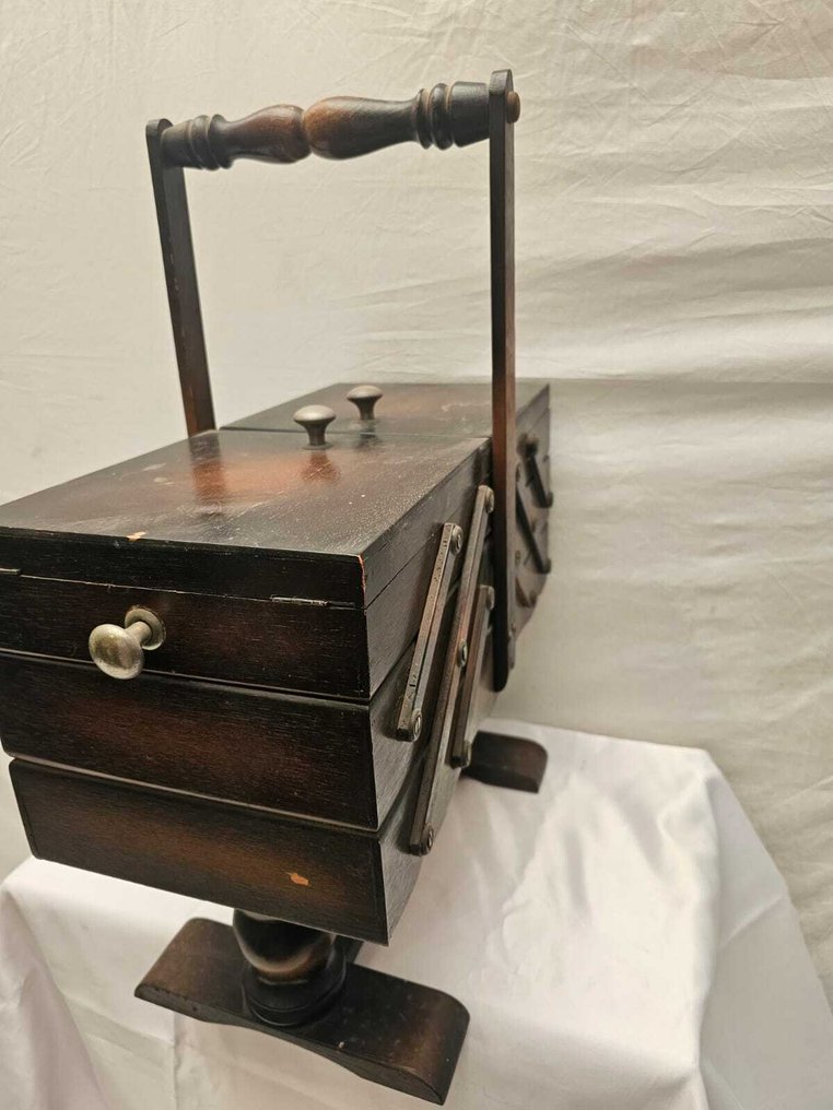 Κουτί ραπτικής - Αρχική κουτί ραπτικής σε πόδια σε αναδιπλούμενο σχεδιασμό. - Ξύλο #4.3