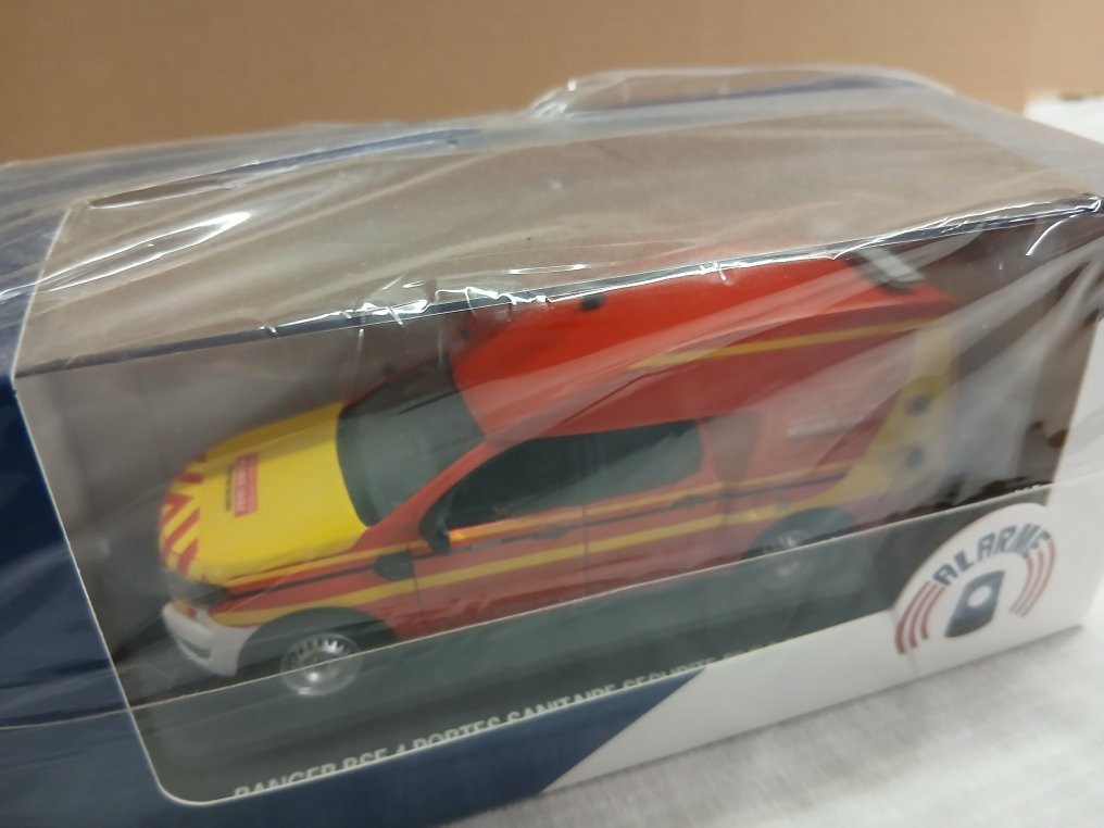 Momaco 1:43 - Modelbil - RANGER BSE 4 PORTES SANITAIRE SECURITE CIVILE #1.0