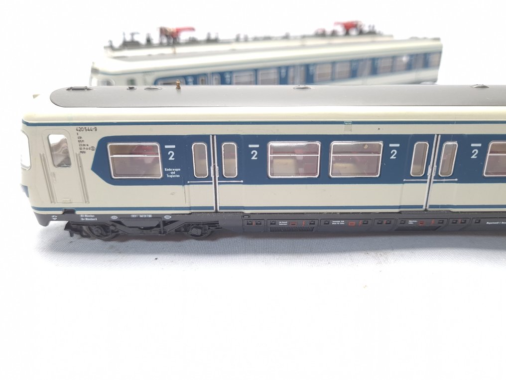 Roco H0 - 43002 - 火車單元 (1) - 三节 BR 420/421 电动列车组 - DB #4.3