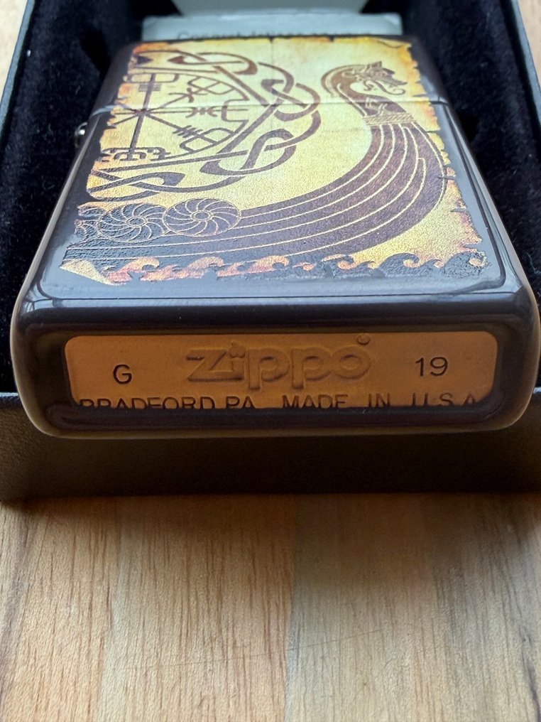 Zippo - 芝宝 - Viking - 没有保留价 - 口袋打火机 - 黄铜, 搪瓷 #1.0