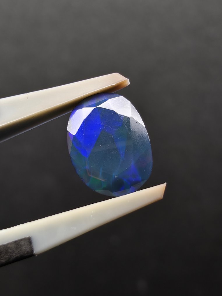 2,50 tcw fekete opál többrétegű- 0.5 g #4.3