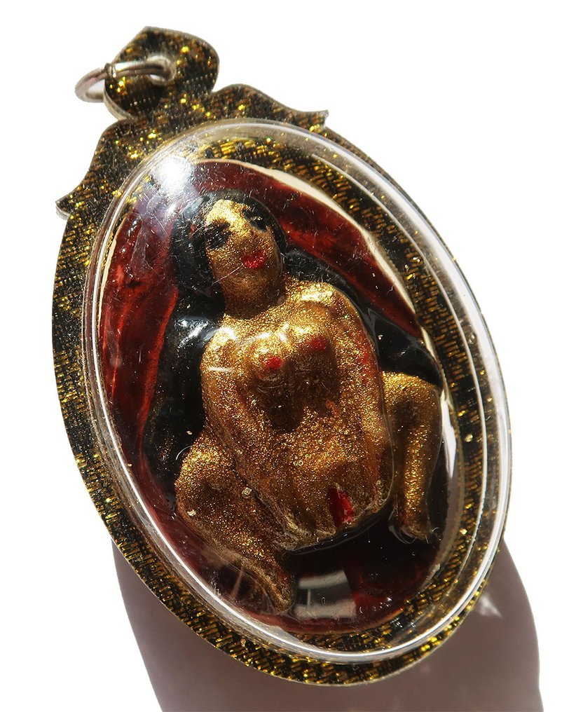 Amulette de la Dame Dorée : Charisme Suprême & Fortune Magnétique - Talisman #1.0