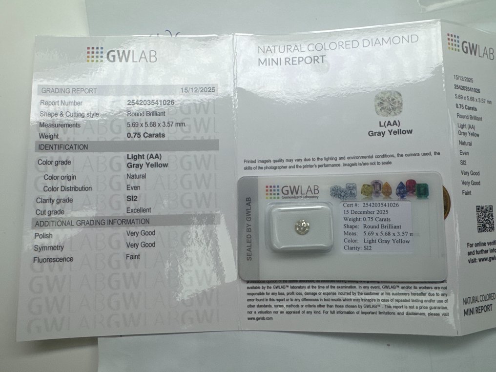 没有保留价 - 1 pcs 钻石  (天然色彩的)  - 0.75 ct - 圆形 - Light 灰色 黄色 - SI2 微内含二级 - Gemewizard宝石实验室（GWLab） #2.1