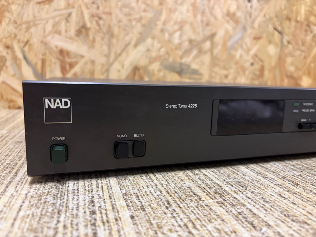 NAD - 4225 Tuner #4.3